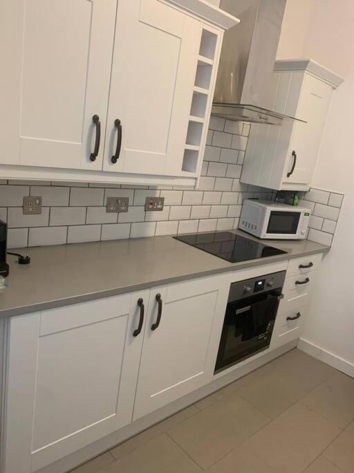 Recently Refurbished Apt Central Mk Free Parking Milton Keynes Eksteriør bilde