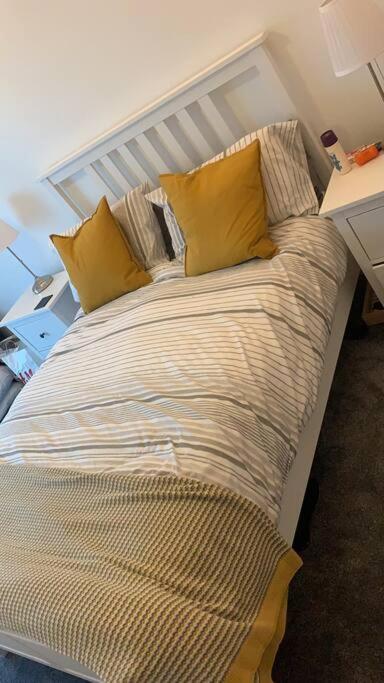 Recently Refurbished Apt Central Mk Free Parking Milton Keynes Eksteriør bilde