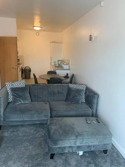 Recently Refurbished Apt Central Mk Free Parking Milton Keynes Eksteriør bilde