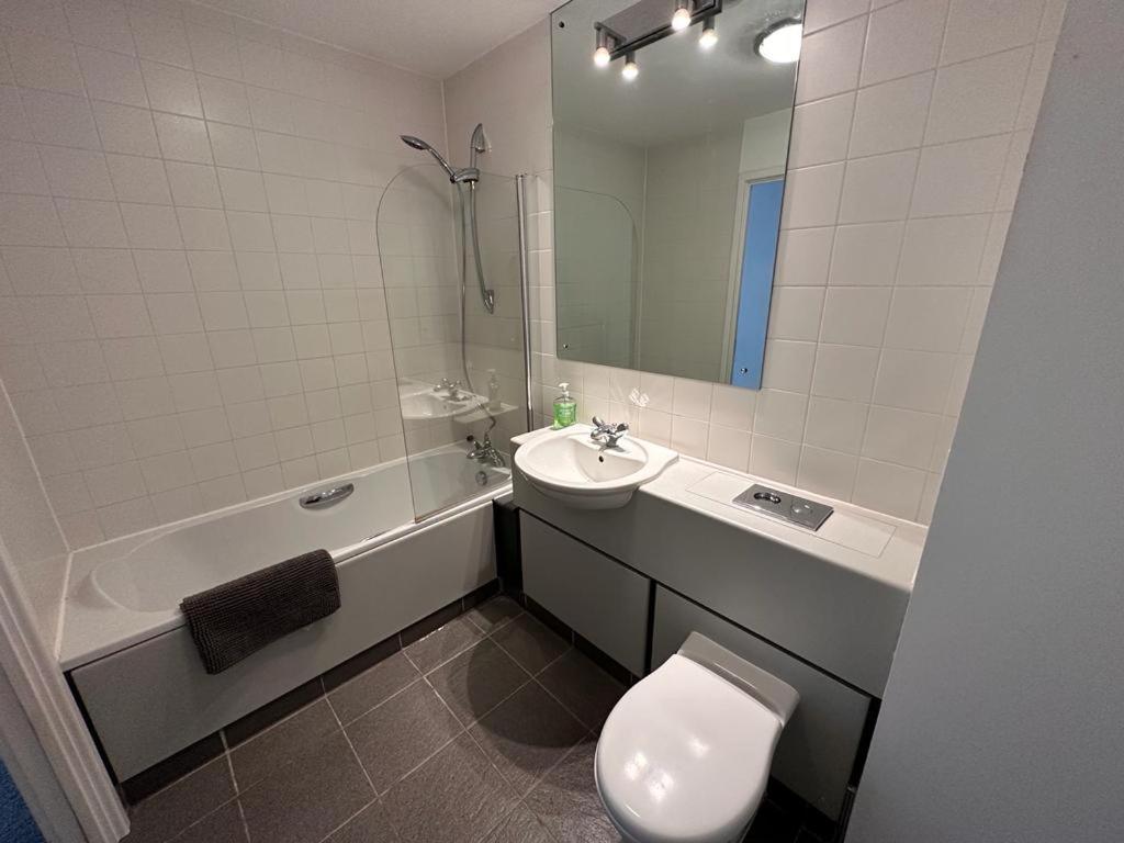 Recently Refurbished Apt Central Mk Free Parking Milton Keynes Eksteriør bilde
