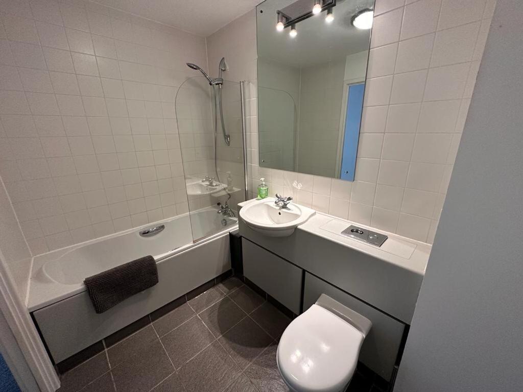Recently Refurbished Apt Central Mk Free Parking Milton Keynes Eksteriør bilde