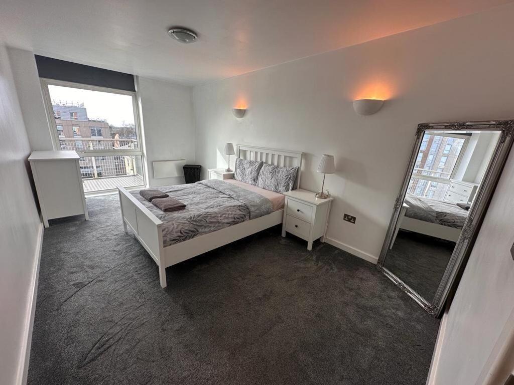 Recently Refurbished Apt Central Mk Free Parking Milton Keynes Eksteriør bilde