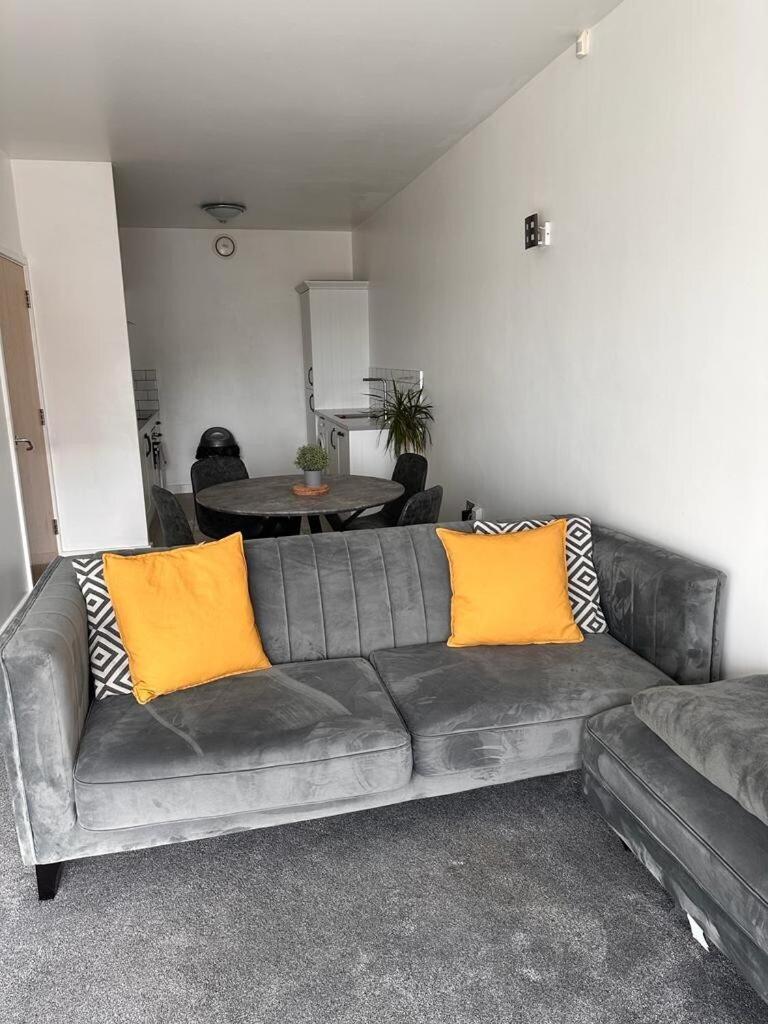 Recently Refurbished Apt Central Mk Free Parking Milton Keynes Eksteriør bilde